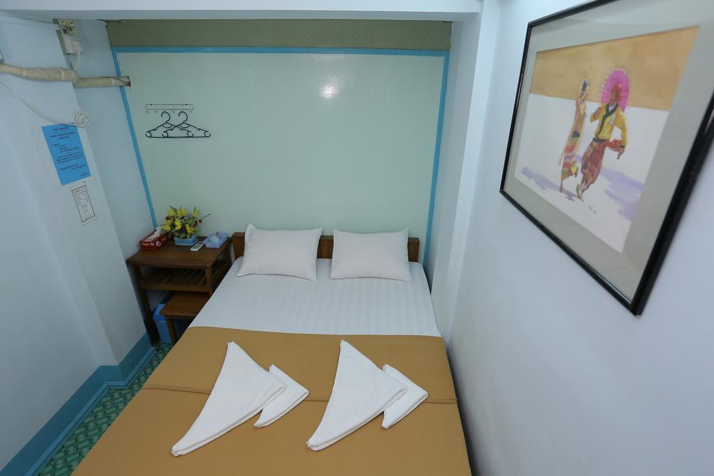 Chan Myae Thar Guest House Yangon Phòng bức ảnh