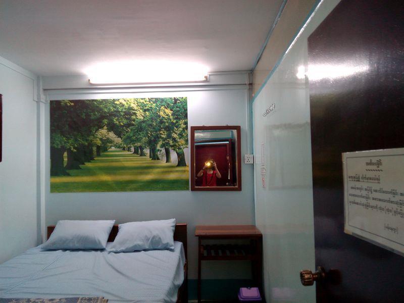 Chan Myae Thar Guest House Yangon Ngoại thất bức ảnh