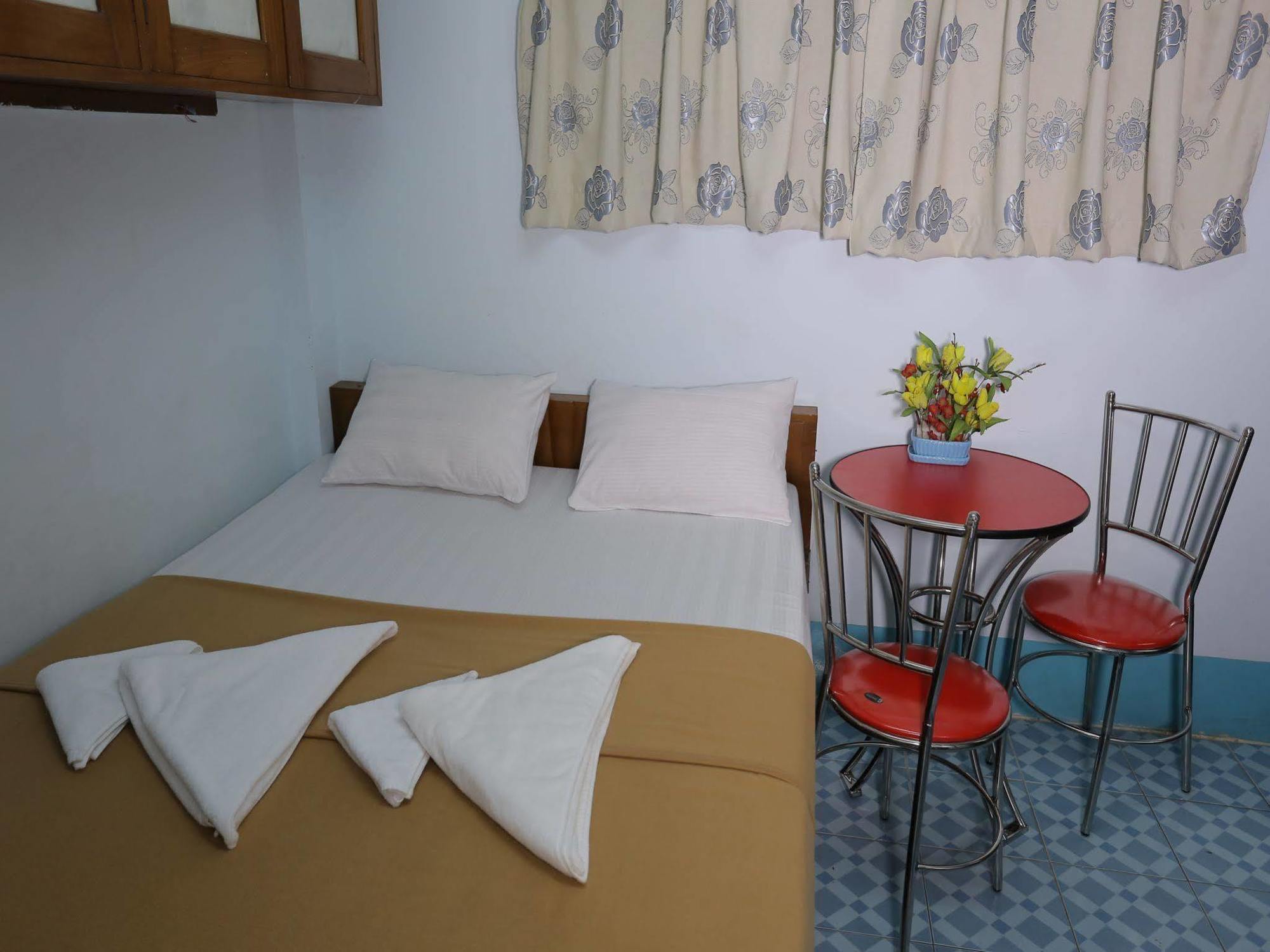 Chan Myae Thar Guest House Yangon Ngoại thất bức ảnh